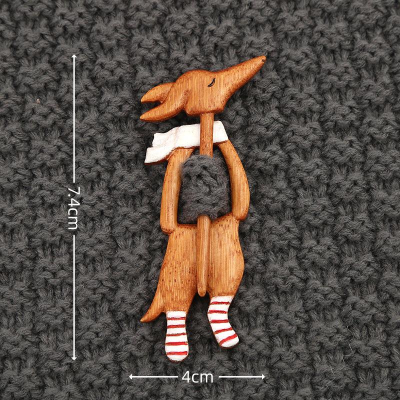 Charming Wooden Animal Brooch for Sweater & Scarf - Cute Autumn/Winter Accessory