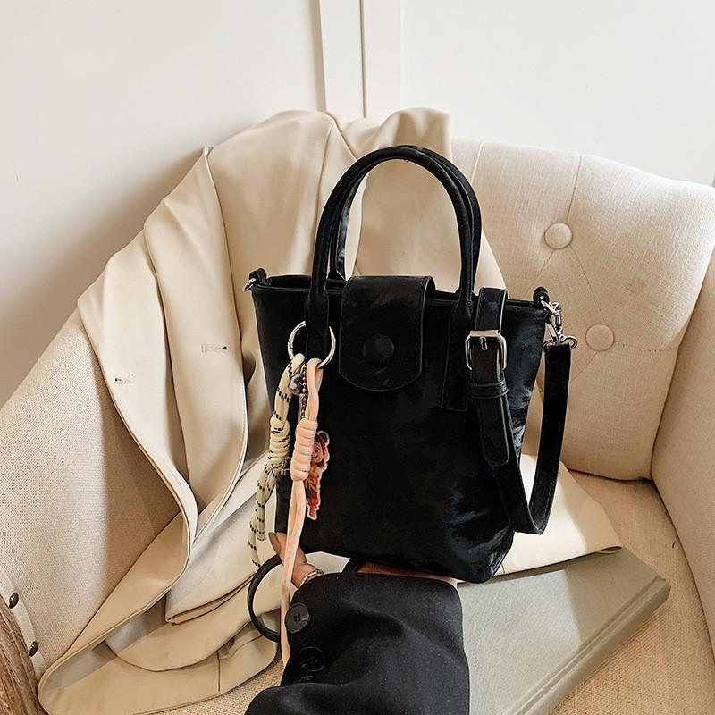 Ielgy Clutch Bag Fashionable Shoulder Bucket Bag High-End Casual Messenger Bag