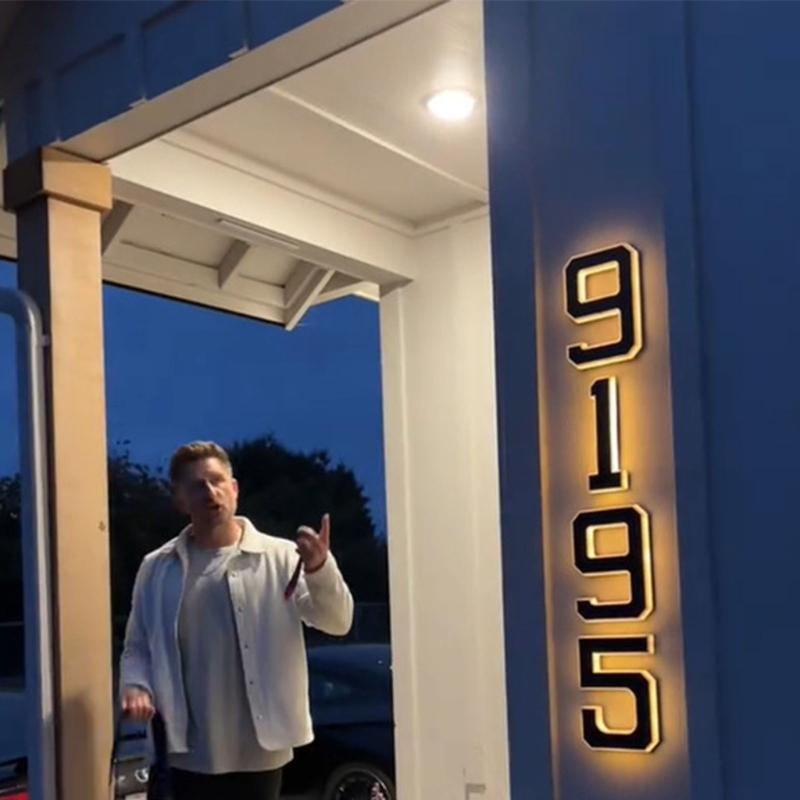 Sonnenaktivierte LED-Hausnummernschild mit Lichterkennung und wasserdichter Konstruktion zur Hausidentifizierung