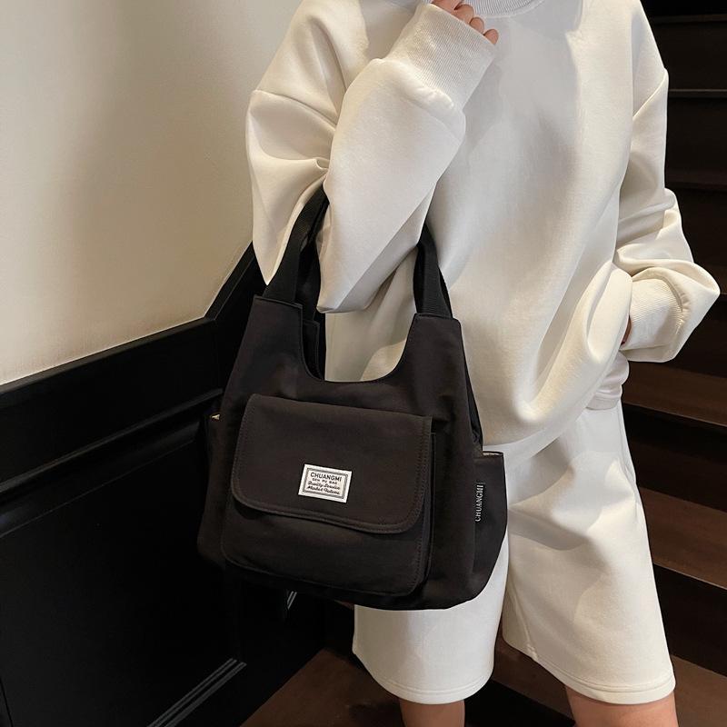 Neue japanische minimalistische Canvas-Einfache Tragetasche Damen Modisch und Vielseitig Kleine Umhängetasche Lässiges Design Pendeltasche