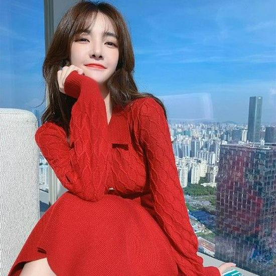 Women s Red Stylish Knit Dress - Autumn/Winter, Elegant Mid-Length Wool Dress S 85-95 cm