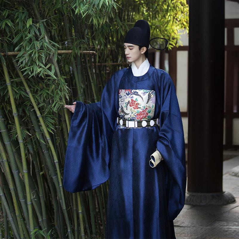 Men's Ming Dynasty Hanfu: First Rank Official Round Neck Robe with Badge.