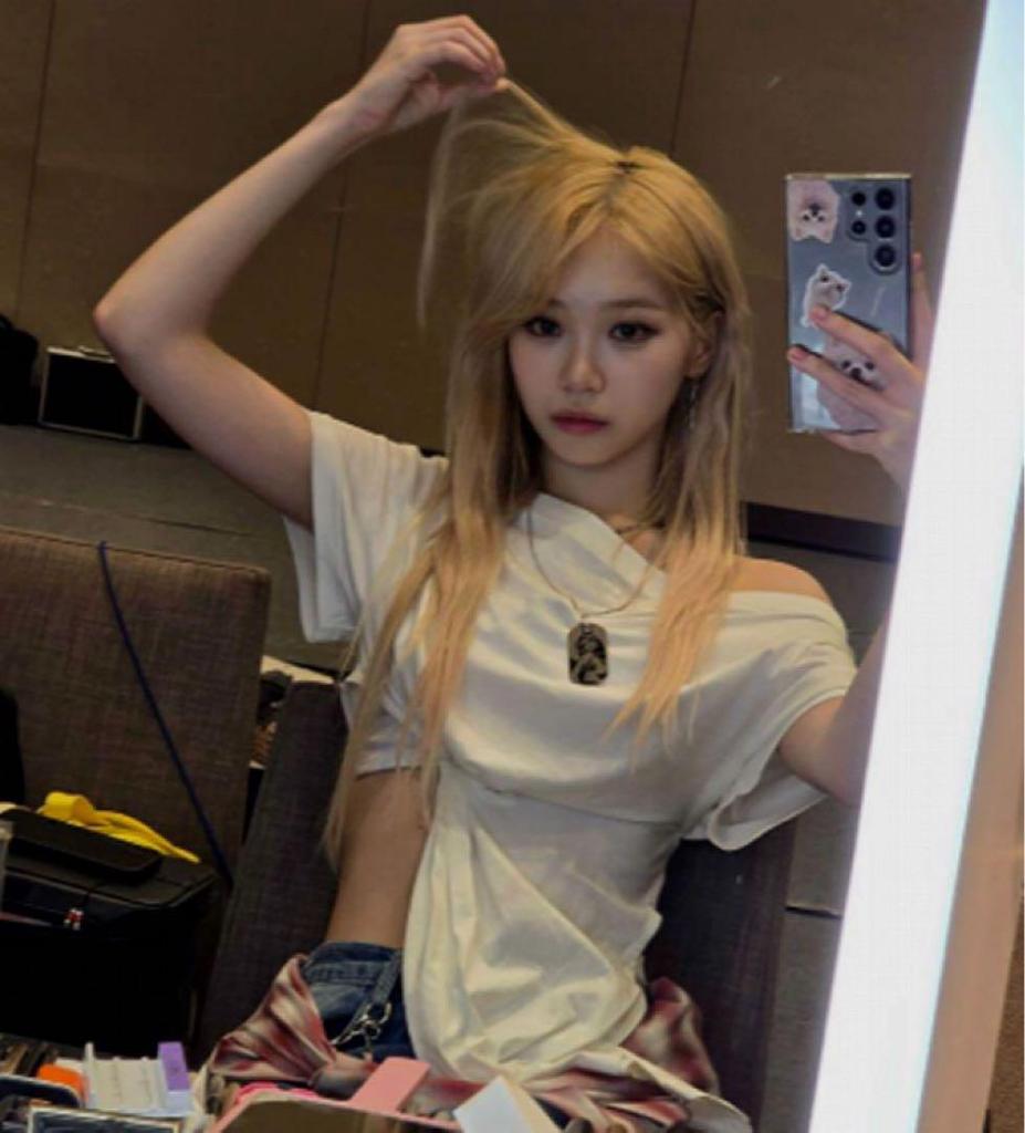 [USED] HYSTERIC GLAMOUR Guitar Girl Necklace Worn by Chaewon