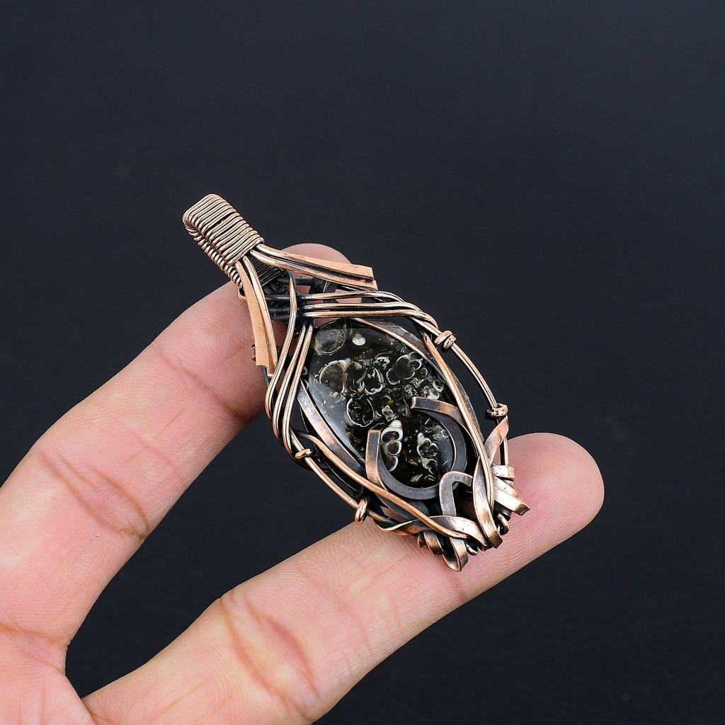 Turritellen-Fossil-Anhänger, 999 Kupferdraht umwickelter Anhänger Handgefertigter Edelsteinschmuck, Geschenke für Ehefrau Brandneuer Anhänger