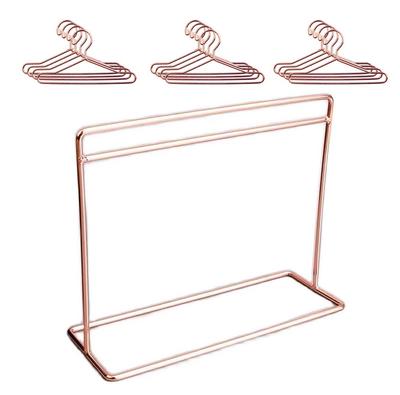 Mini-Kleiderbügel für Puppen mit 12 Kleiderbügeln, Kleiderbügelständer für BJD-Puppen im Maßstab 1:17, Miniatur-Kleiderbügel-Set, Mini-Spielzeug Anziehpuppen Kleidung Kleiderständer (Roségold)