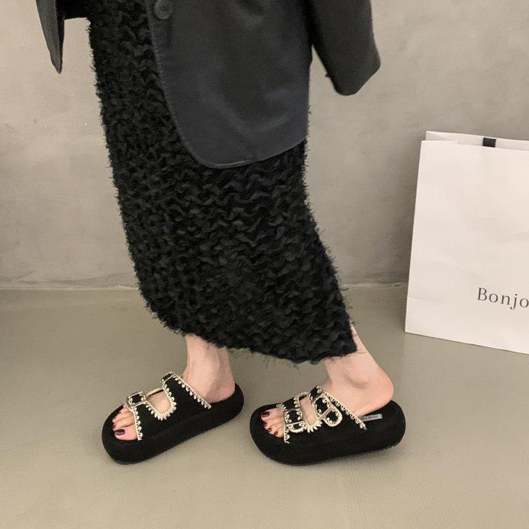 Thick-soled Fashion Outer Wear Belt Buckle Cool Slippers Women's Shoes 2025 New Summer Outer Wear Red Beach Sandals