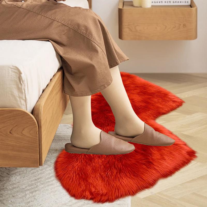 1PC Floor Mat Creative Faux Fur 35*70cm Sofa Decoration Rugs Living Room Plush Carpet Fluffy Soft Double for Bedroom Heart-shaped