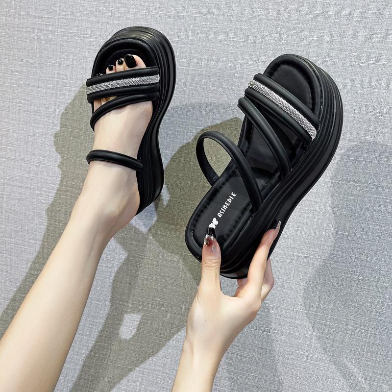 

Platform slippers women s 2025 new summer wear high-end fashion versatile muffin one-word sandals heightening sandals 39 чёрный