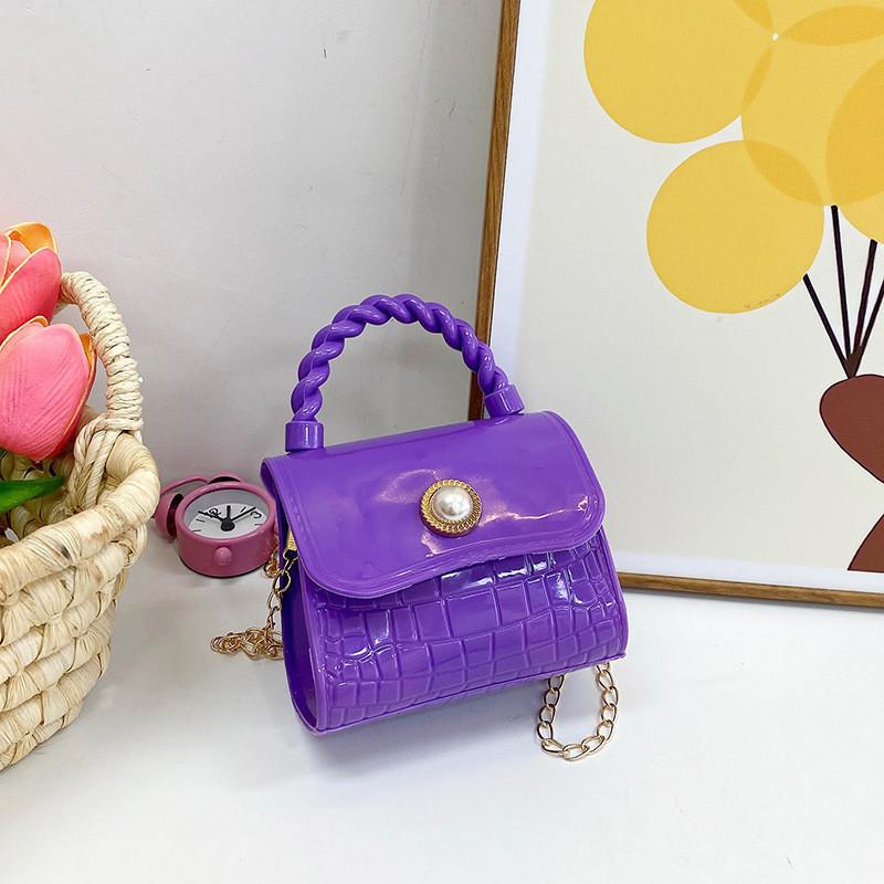 

Stylish Colorful Chain Shoulder Bag For Girls With Trendy Street Fashion Design