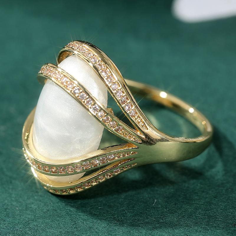 Vintage Gold Color Oval Inlaid Imitation Pearl Women's Ring Daily Wear Party Jewelry
