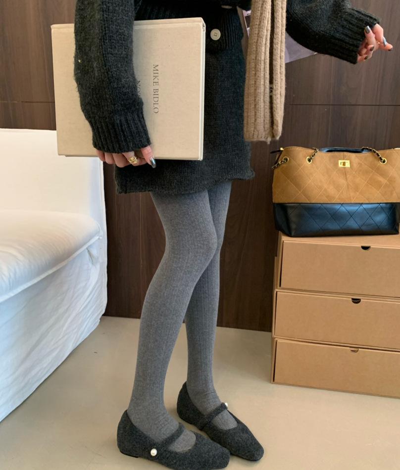 

Korean version of flat-bottomed woolen Mary Jane shoes 2025 autumn and winter new Velcro small leather shoes pearl one-word belt single shoes women 39 сірий колір