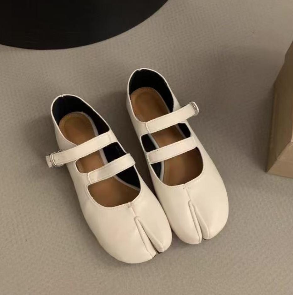 Fashion 2025 Japanese Style Tabi Ninja Shoes Women Retro Suede Flats Split Hoof Toe Boat Shoes Femme Mary Jeans Mocasines Ballerina Shoe