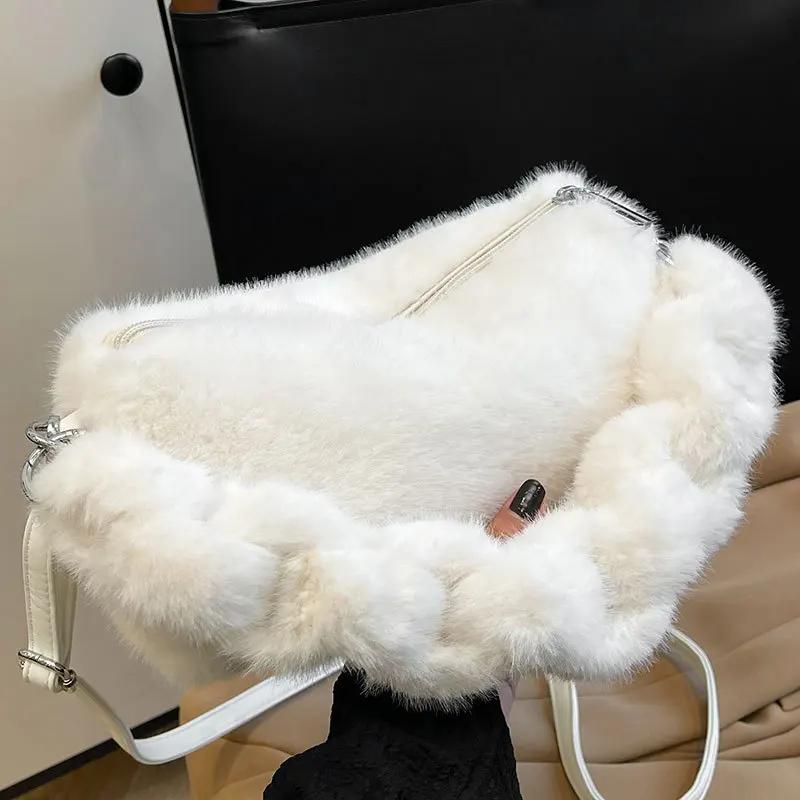 Autumn and winter niche design portable commuter women's bag new high-end plush versatile shoulder armpit bag