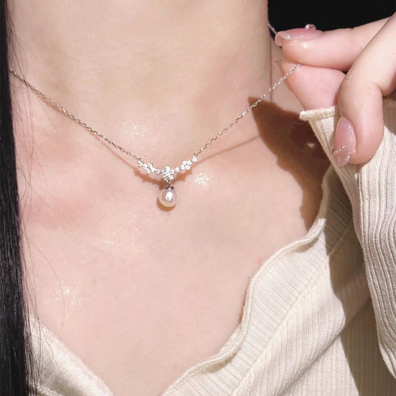 Flash Diamond Pearl Pendant, Necklace, Female Niche Design, Personalized Temperament, Clavicle Chain, Simple and High-end Neck Chain, New Model.