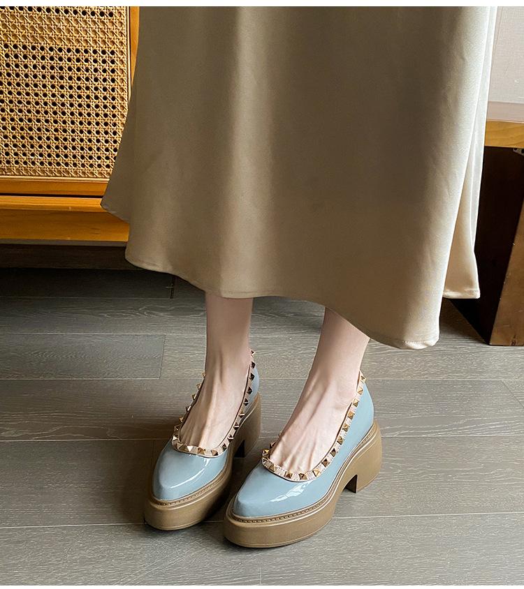 2025 Damskie buty w stylu koreańskim ze szpiczastym noskiem i ukrytym obcasem - Ćwiekowane, kolorowy blok, lakierowana skóra