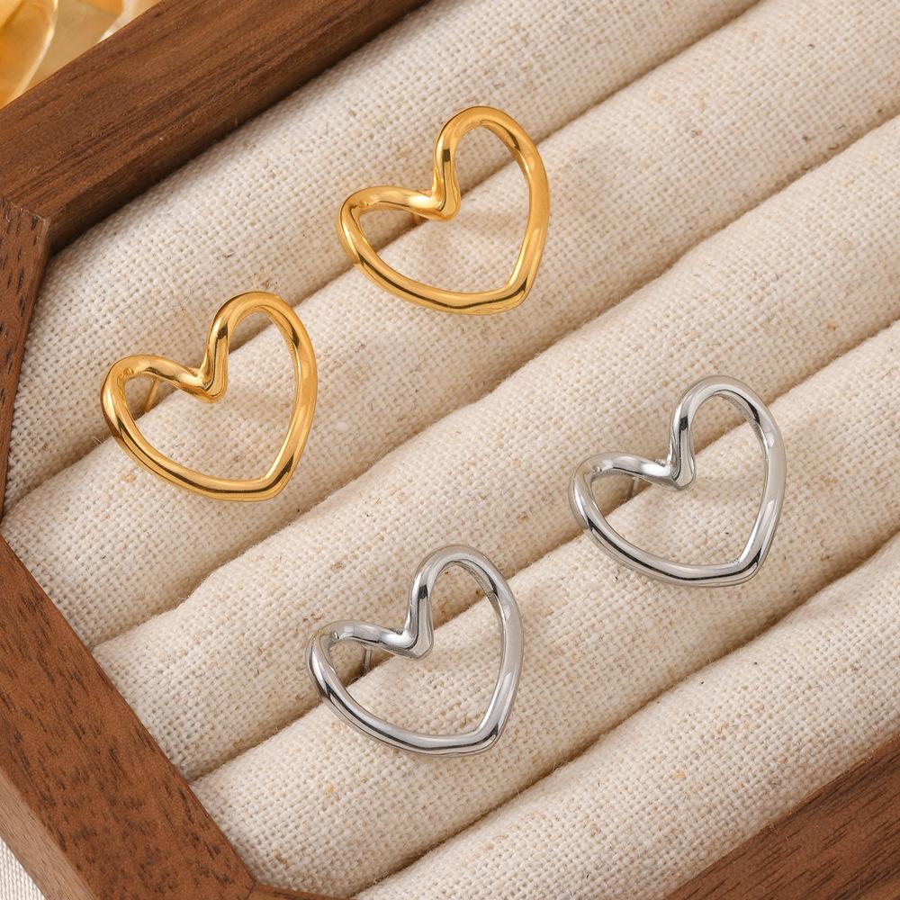 Stainless Steel Earrings Hollow Heart Earrings Fashionable High-end Feel 18k Gold Plated Titanium Steel Jewelry