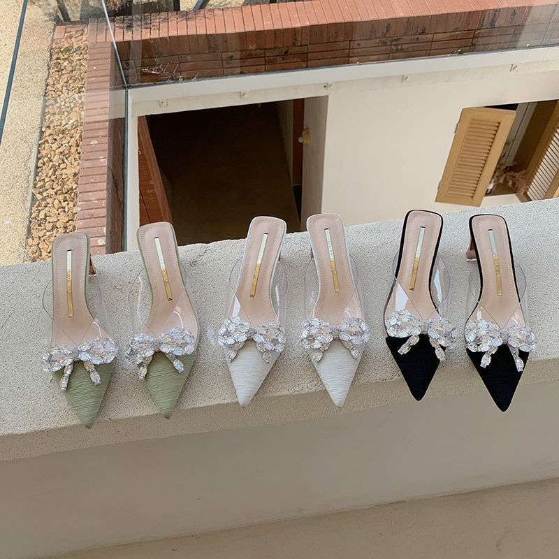 Spitze Zehenpartie Tasche Kopf Halbschuhe Damen Oberbekleidung Sommer 2025 neues Temperament Mode Strass Schmetterling dicker hoher Absatz coole Hausschuhe Damen