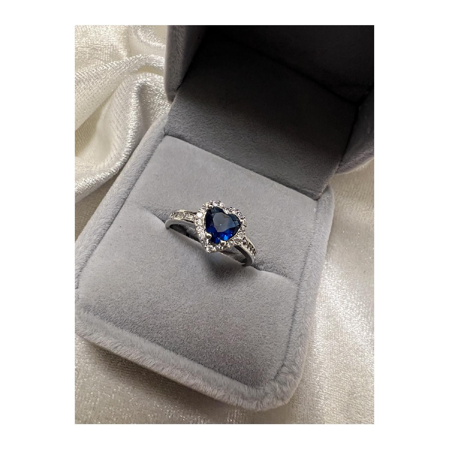 

Модель Темно-Синее Сердце Стальное Кольцо