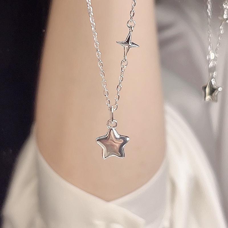 Trendy Sweet Star Pendant Necklace - Versatile Clavicle Chain for Women, Perfect for Layering and Fashionable Style.