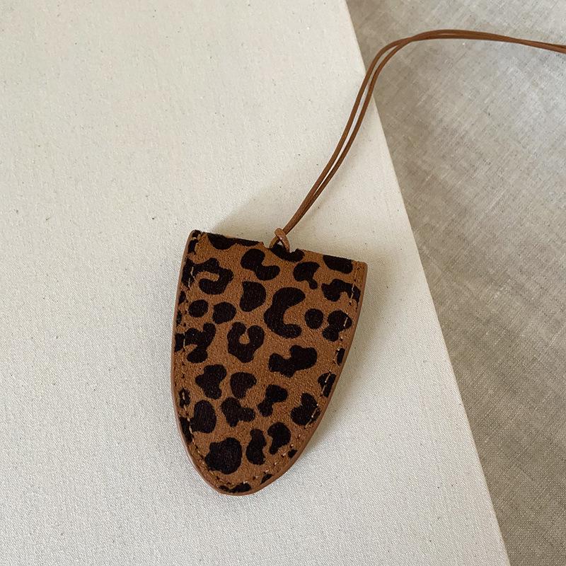 Halskette Brillenhalter aus Samt mit Leopardenmuster und Magnetverschluss - Damen Reiseaufbewahrungs-Lanyard und Pulloverketten-Accessoire