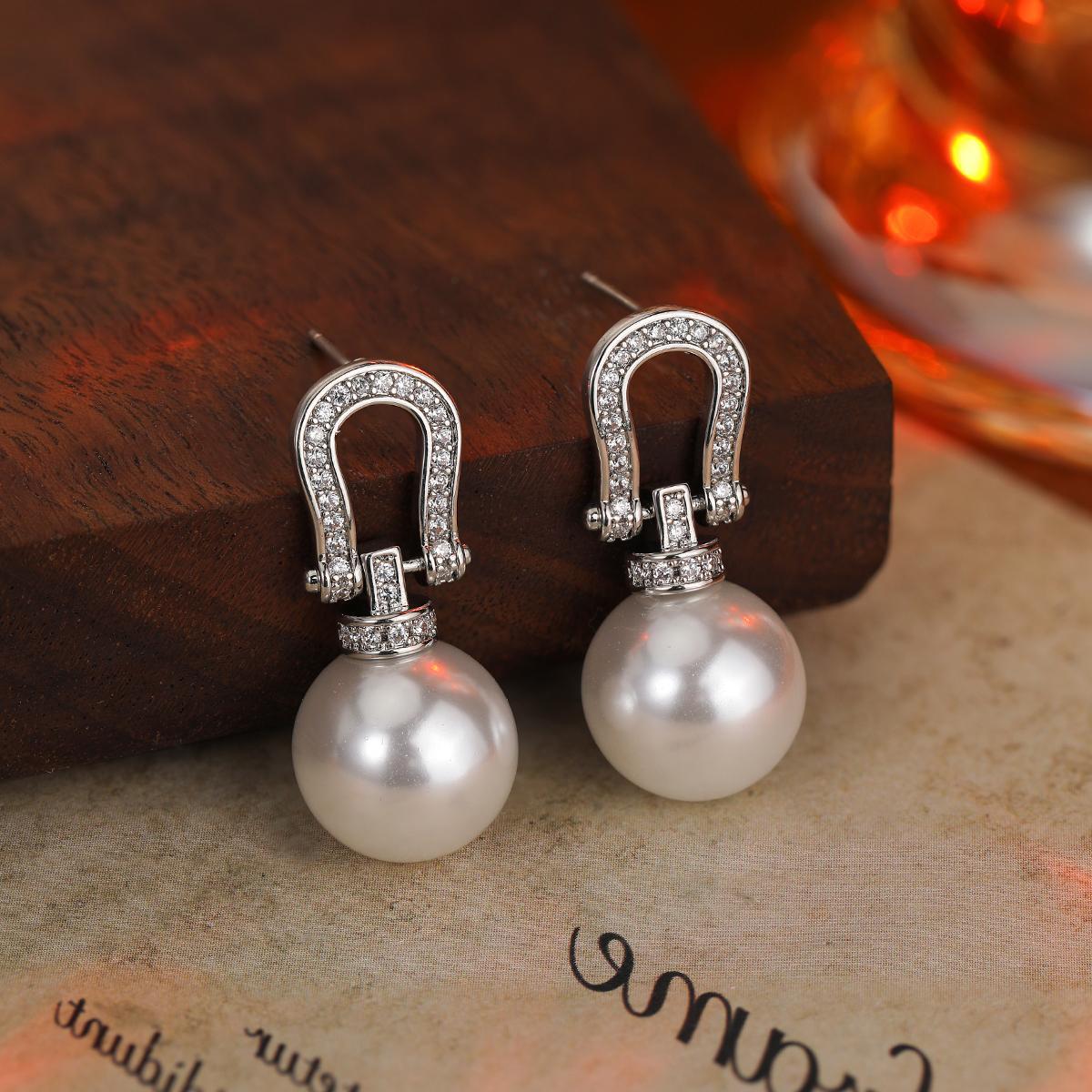

Серьги-пусеты с жемчугом и застежкой-подковой, легкие роскошные элегантные серьги, модные серьги с высоким чувством стиля, женские