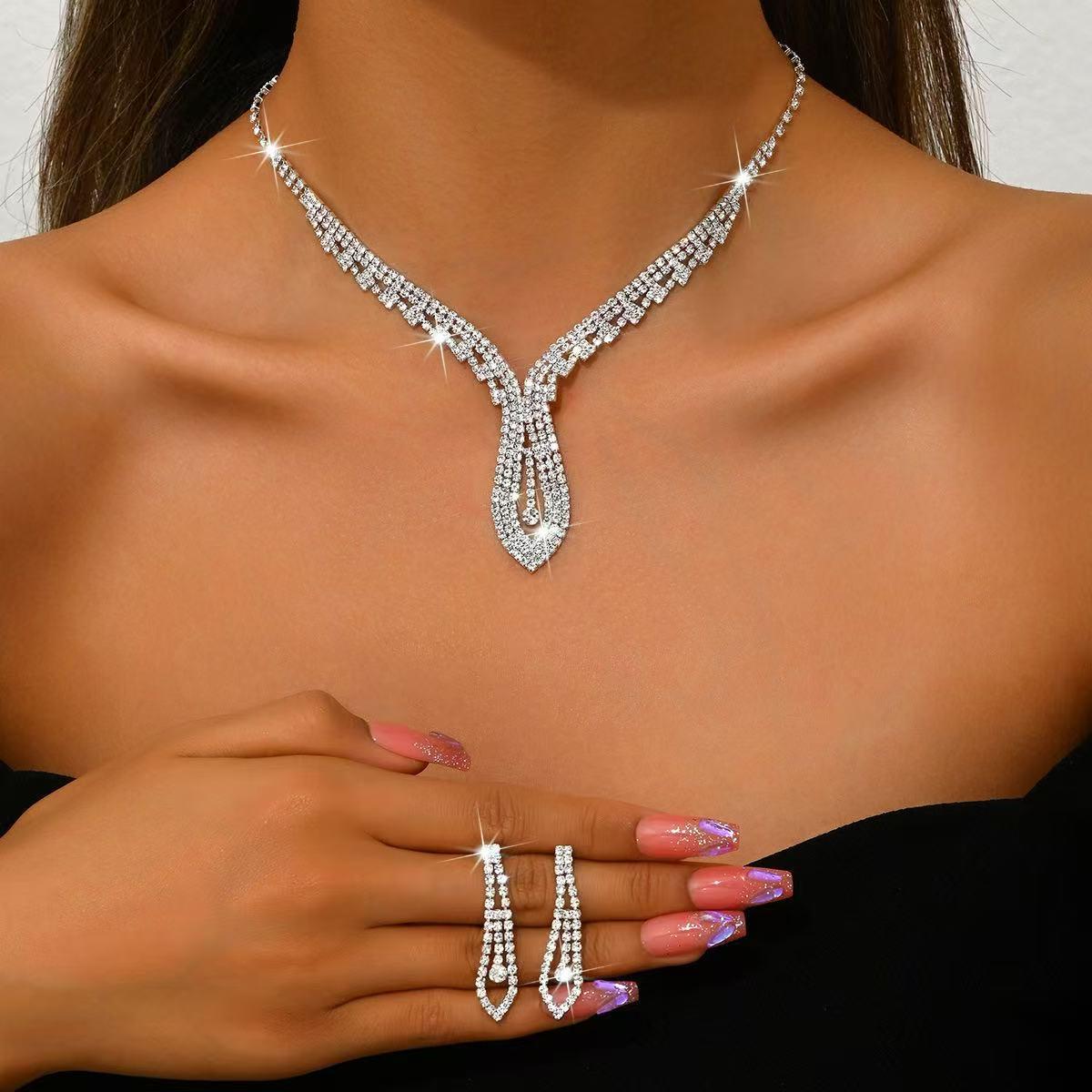 European  American Popular Claw Chain Jewelry Set: Elegant Necklace  Earrings with a Luxurious Fashion Design