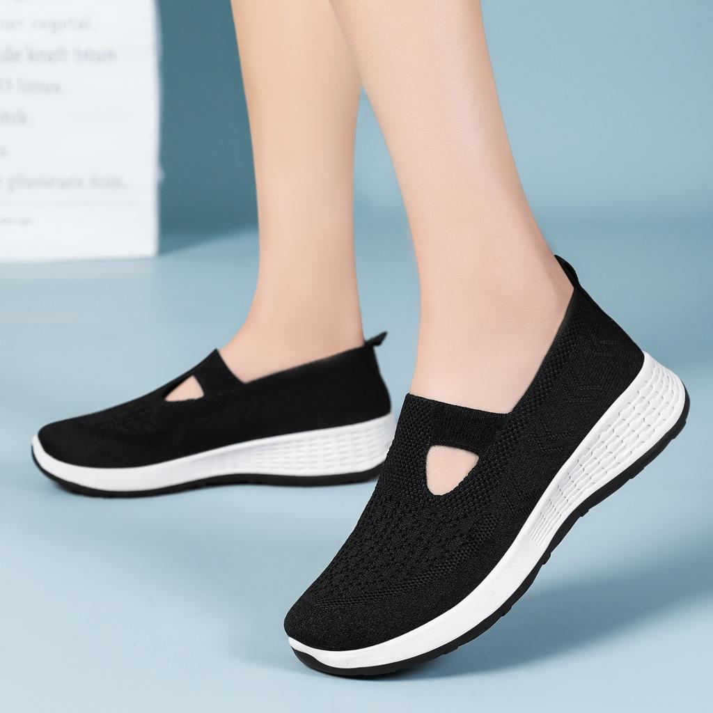 Women's Slip On Sneakers Lightweight Breathable Knit Casual Shoes Spring Walking Shoes Comfortable Lazy Shoes Easy Wear Fashion Footwear
