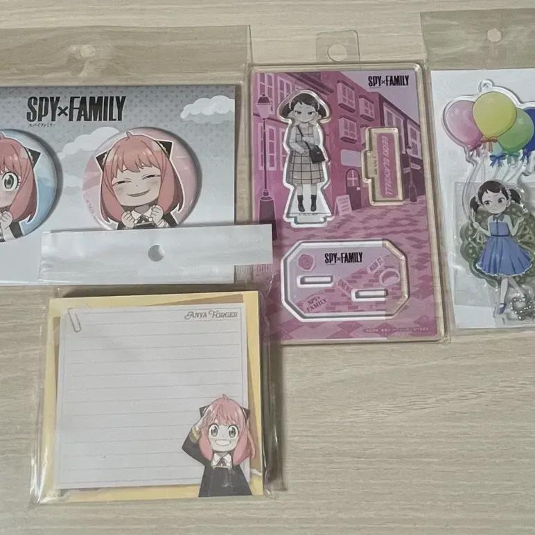 

Spy Family, Not A Can Badge, Mochi Memo Paper, Becky Acrylic