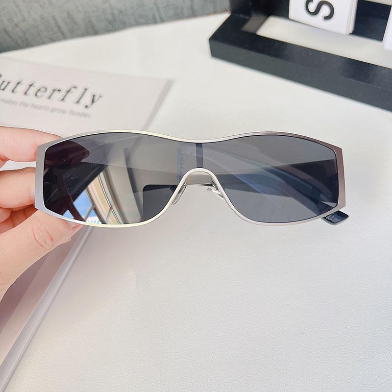 

European American Style Sunglasses for Women UV Protection Cool Men s Sun Glasses Female Glass
