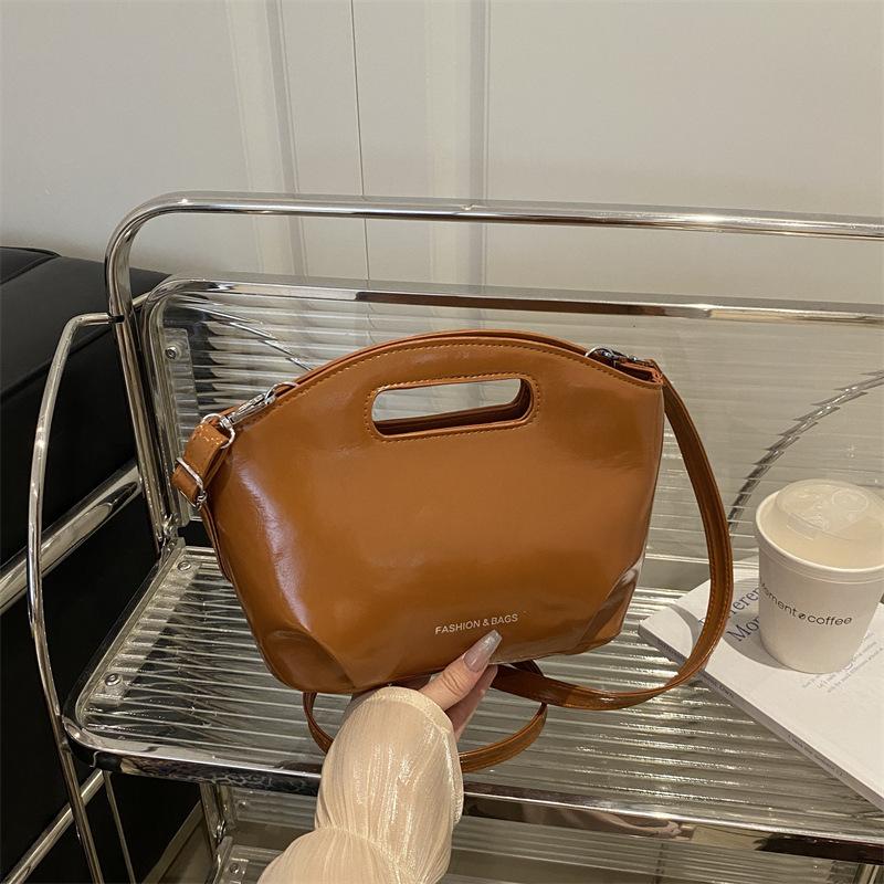 This year 2025 women's bags new spring and summer large-capacity versatile commuter single shoulder oblique span tote bag retro square bag