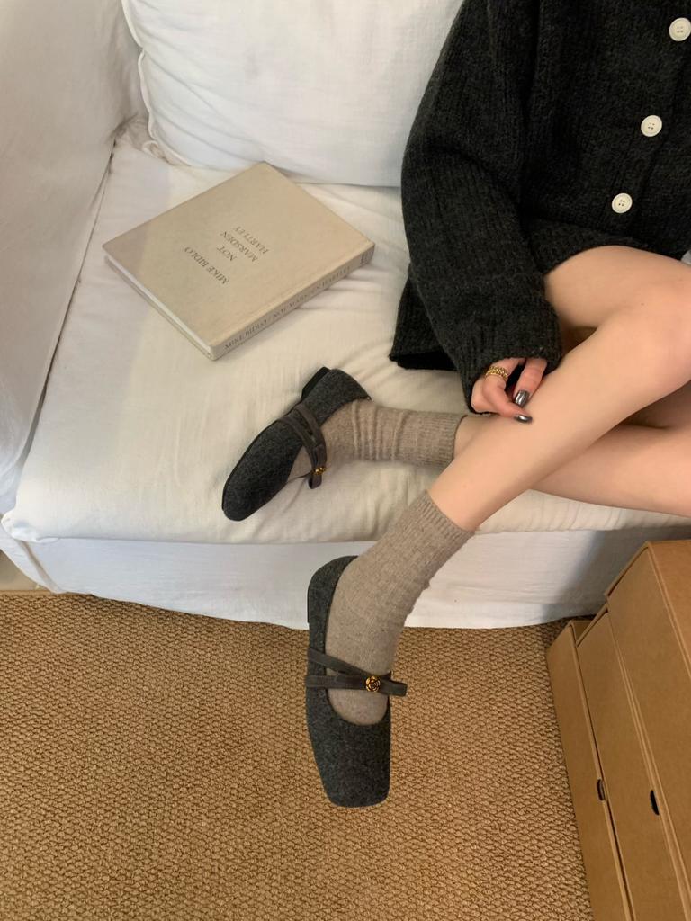 ~ French feeling, not tired to wear outside, commuting wedges, thin single shoes, women's versatile woolen casual shoes