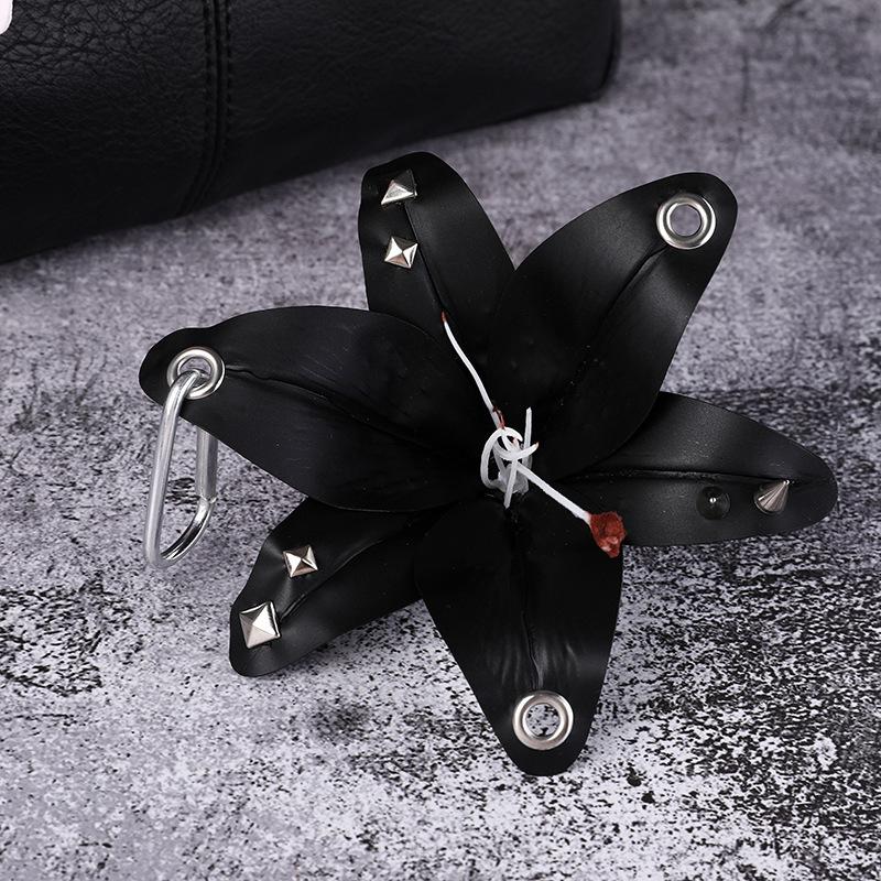 Elegant Lily Flower Keychain Creative Hand-Punched Puncture Simulation Flower Pendant Personalized Bag Accessories Gifts