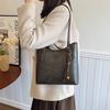 2025 New Tote Bag Women's Senior Sense Simple Commuter Shoulder Bag