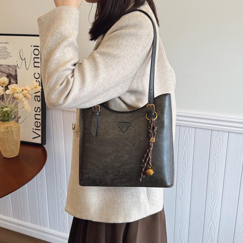 2025 New Tote Bag Women's Senior Sense Simple Commuter Shoulder Bag