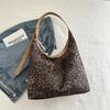 This year, leopard print large-capacity commuter tote bag big bag 2025 new trendy fashion versatile shoulder bag women's bag