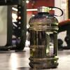 2L Tragbare Wasserflasche Großes Fassungsvermögen Training Sport Workout Trinkflasche Shakerflasche mit Griff Outdoor Trinkwerkzeuge