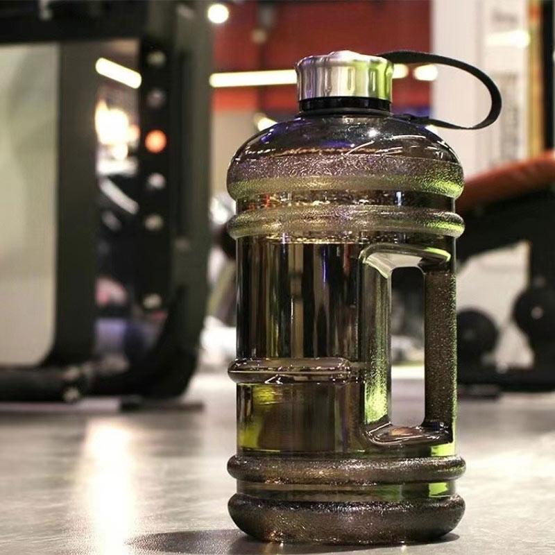 2L Tragbare Wasserflasche Großes Fassungsvermögen Training Sport Workout Trinkflasche Shakerflasche mit Griff Outdoor Trinkwerkzeuge
