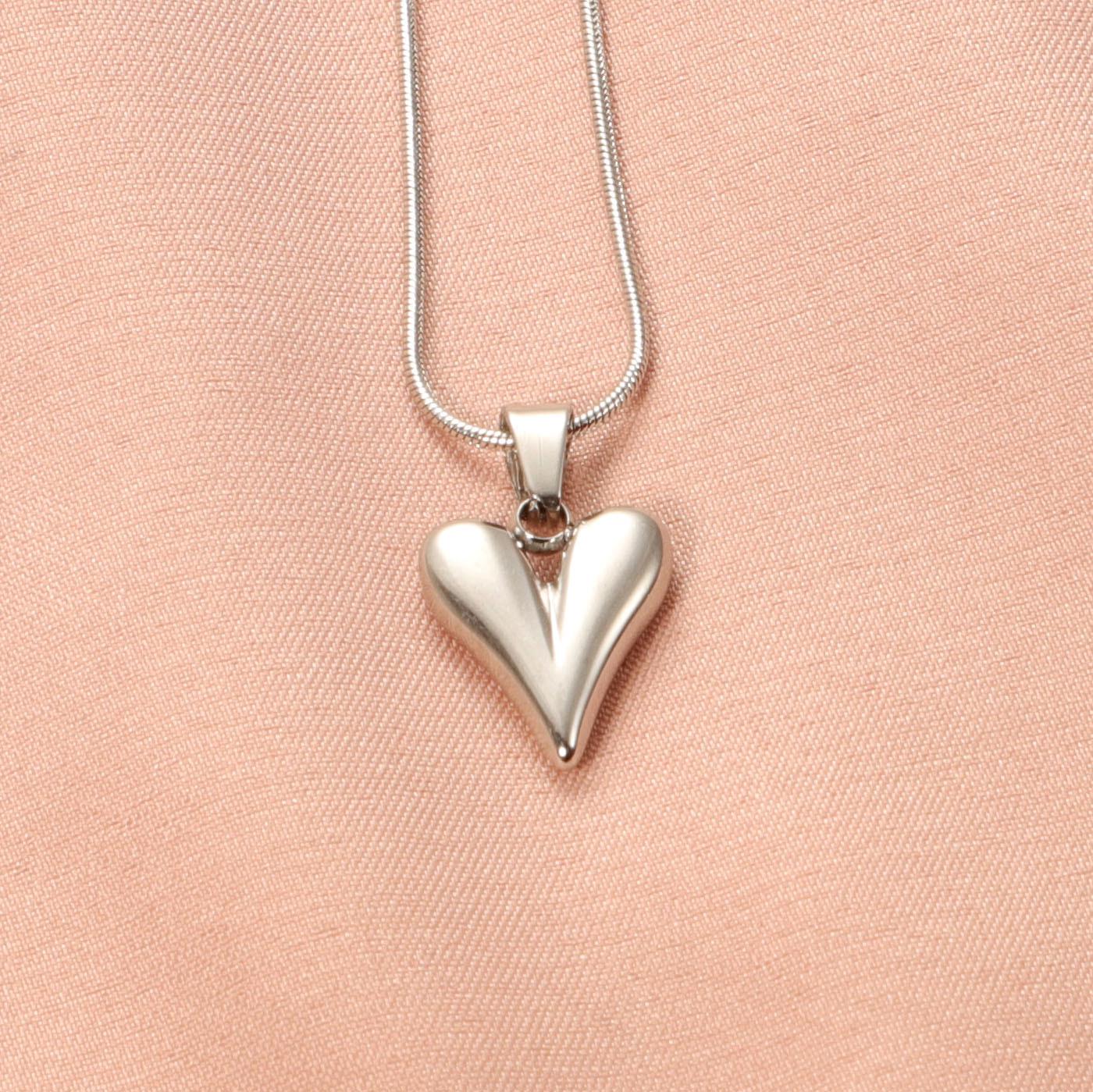 Fashionable Stainless Steel Heart Pendant Necklace with Snake Bone Chain