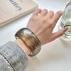 Verlaufendes halbtransparentes Harzarmband – Modisches breites rundes Armband für Damen, farbecht