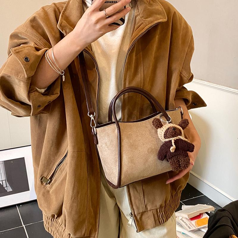 Fashi Versatile Popularity Crossbody Bags for Women 2026 New Retro Hot Trendy Stylish Design Faux Suede Square Shoulder Bags