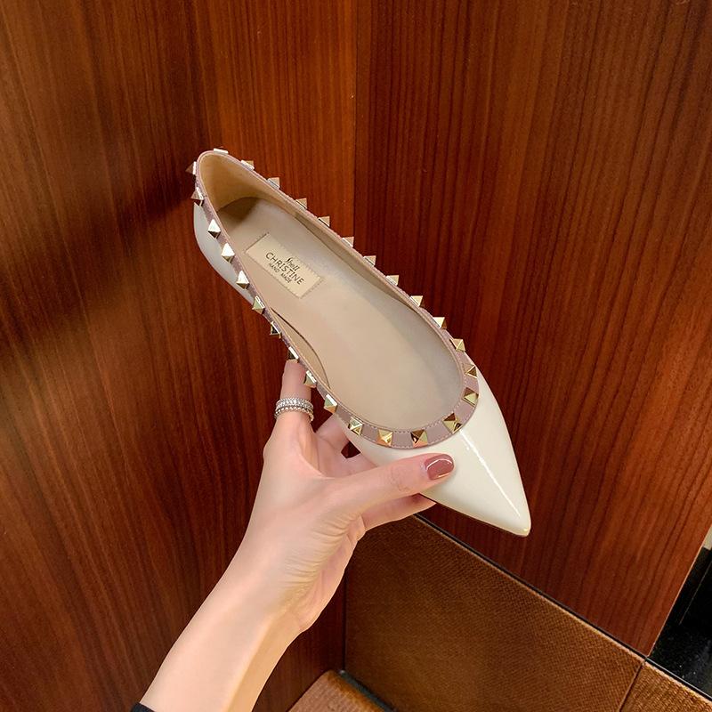 [sheii Su Yinyin] Valentino~ Pointed Head Shallow Mouth Rivet Flat Shoes Women's Single Shoes Wedding Shoes Banquet Women's Shoes