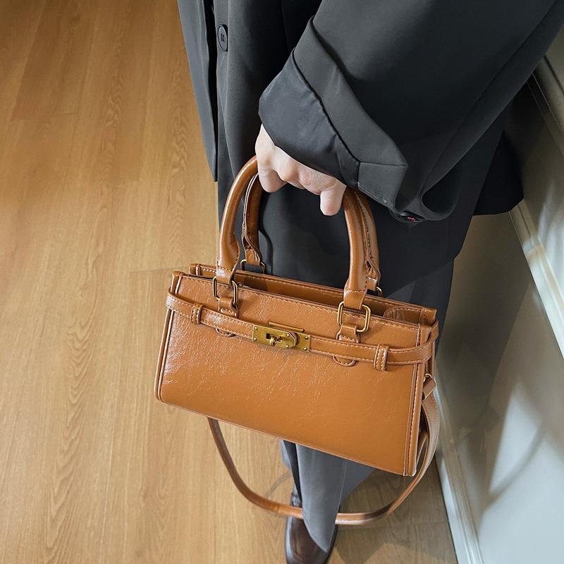 New Retro Handbag Women's 2025 Autumn and Winter Fashion Shoulder Bag Korean Version Trendy Messenger Bag Versatile Underarm Bag