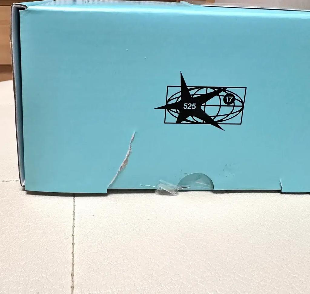 SHINEE 17th Anniversary MD Turntable Bluetooth Speaker (with Poka included)