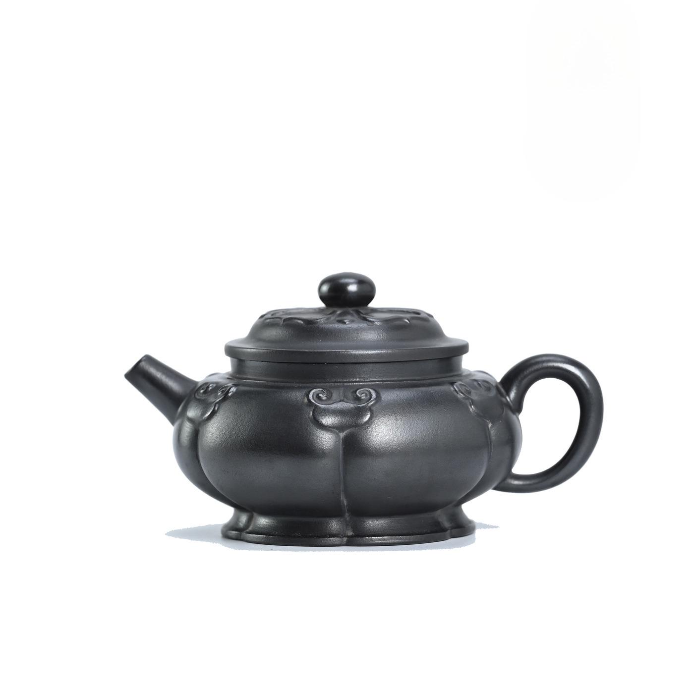 

240ml Ancient Yixing Purple Clay Teapots Handmade Engrave Pot Raw Ore Stone Yellow Mud Kettle Zisha Tea Set Cafes Decoration