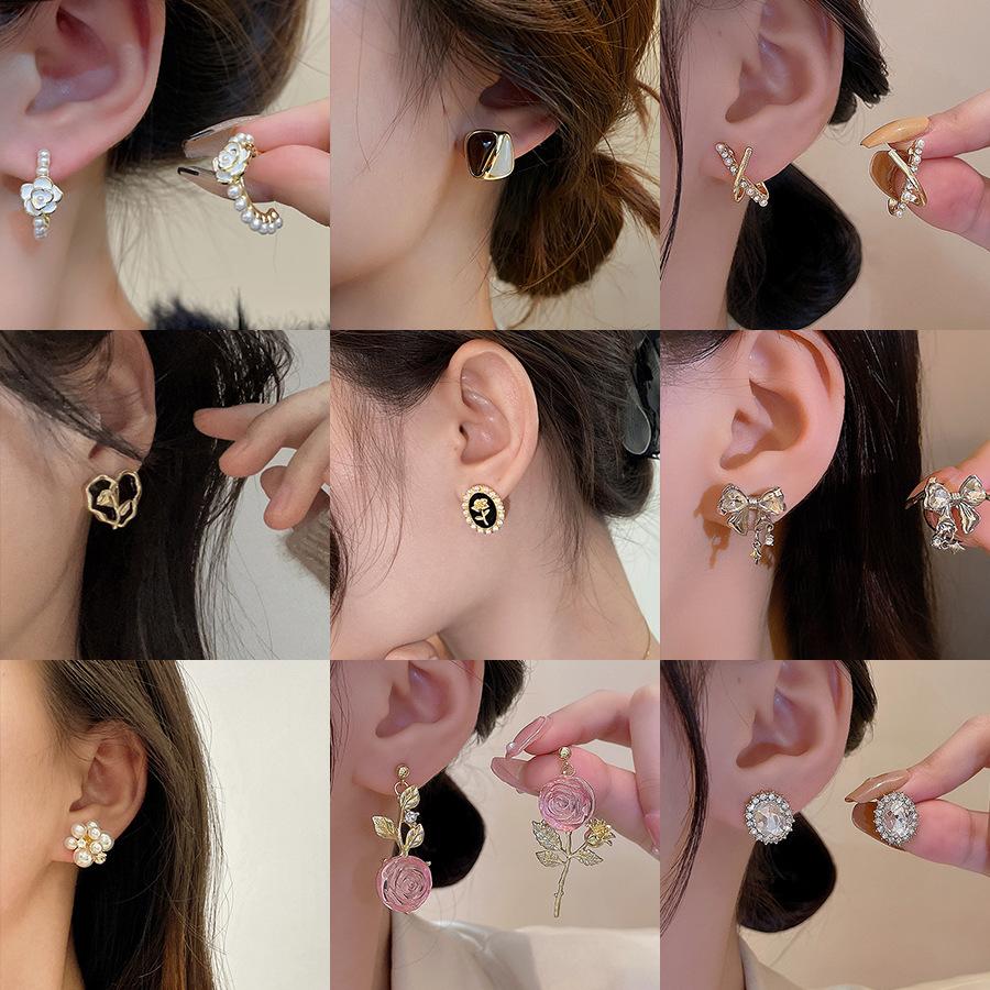 Elegant and sophisticated earrings for women, vintage niche design pearl studs, popular online trend ear accessories