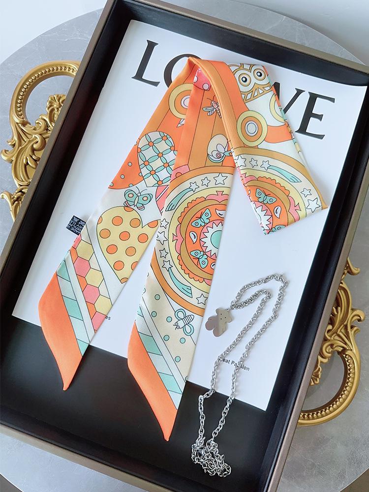 Ozdoba uchwytu torebki w postaci wstążki