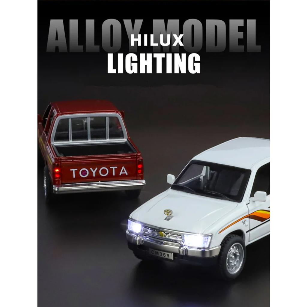 1/32 Toyota Hilux Pickup Alloy Car Model Diecasts Metal Off-road Vehicles Car Model Sound and Light Simulation Collection Kids Toy Gift