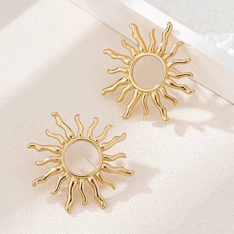 Hollow Flowers Sun Alloy Stud Earrings for Women Gold Color Metal Flower Earrings Jewelry Accessories Gifts AVE