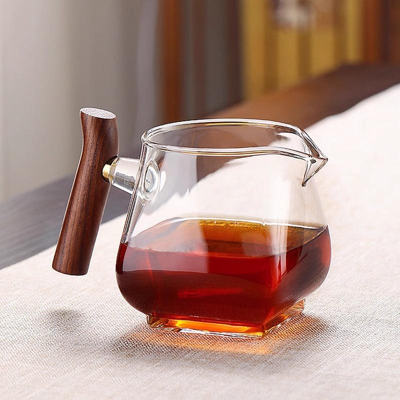 400ml Glass Fair Cup Color Changing Red Plum Tea Dispenser Tea Filter Integrated Wooden Handle Fair Cup Tea Ceremony Accessories 400ml