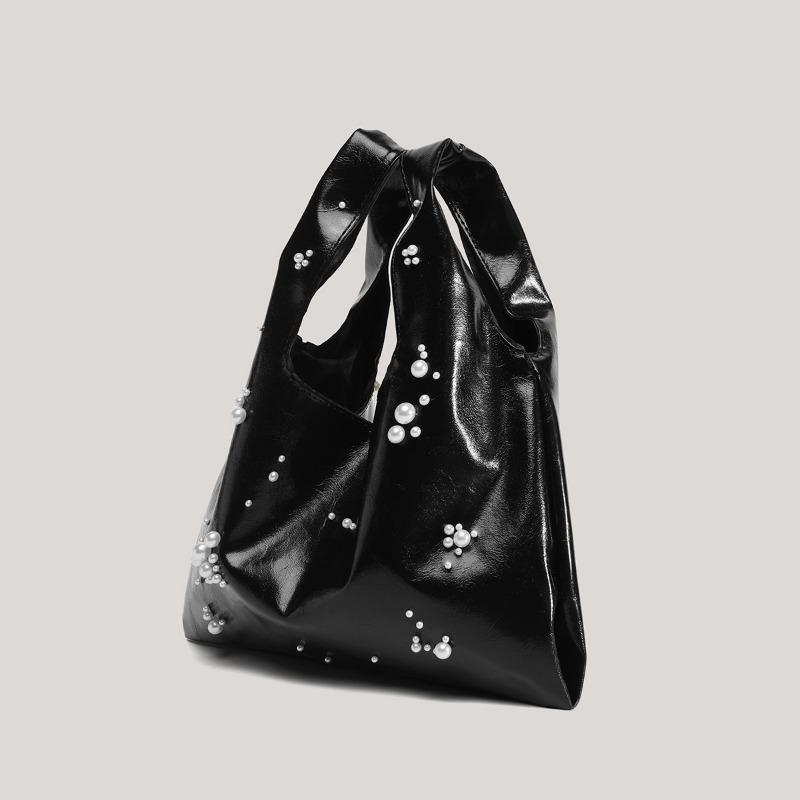 

Это уникальная ручная сумка с отличительной вышивкой и бисерной отделкой. Это универсальная сумка на запястье. чёрный